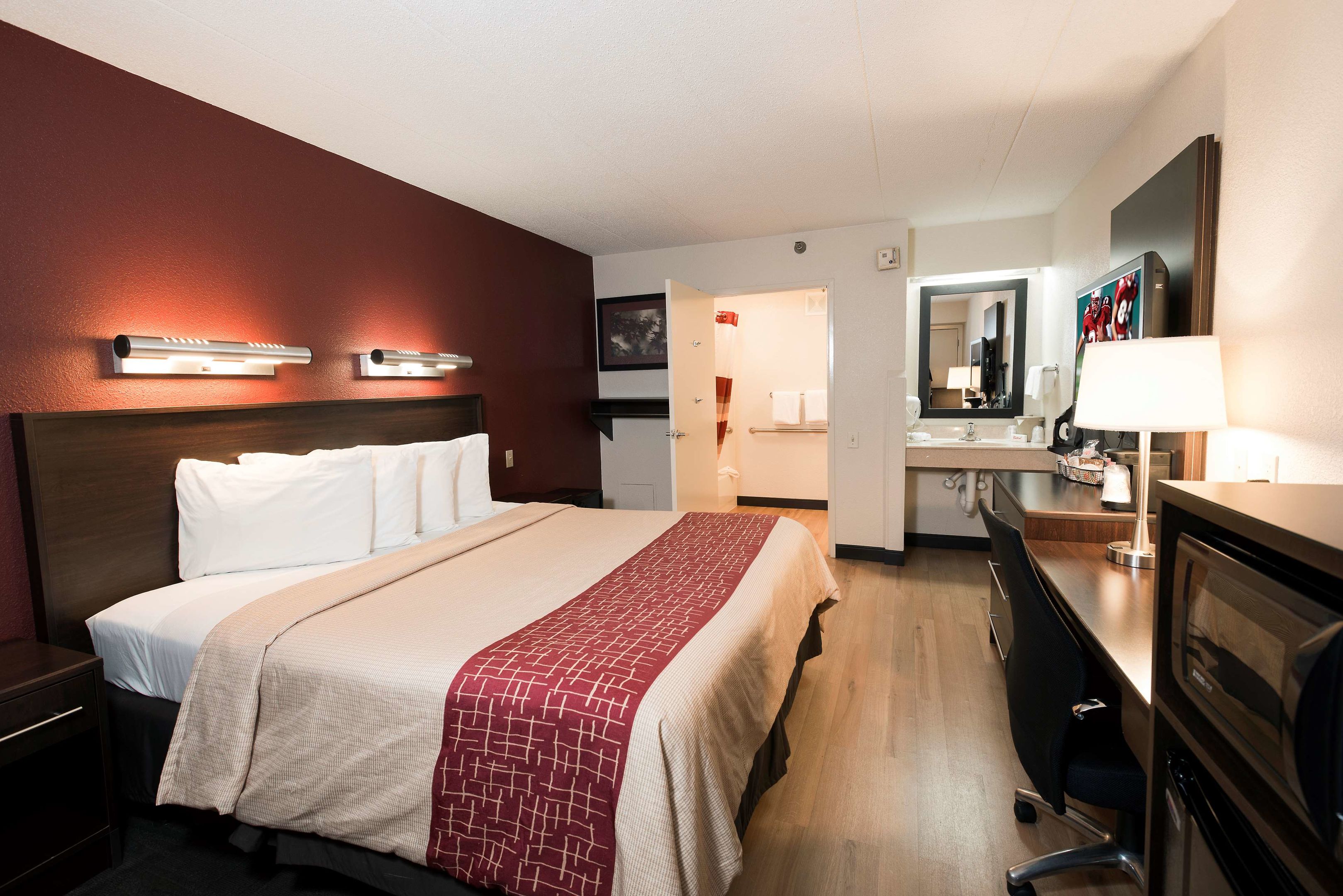red roof inn plus chicago naperville