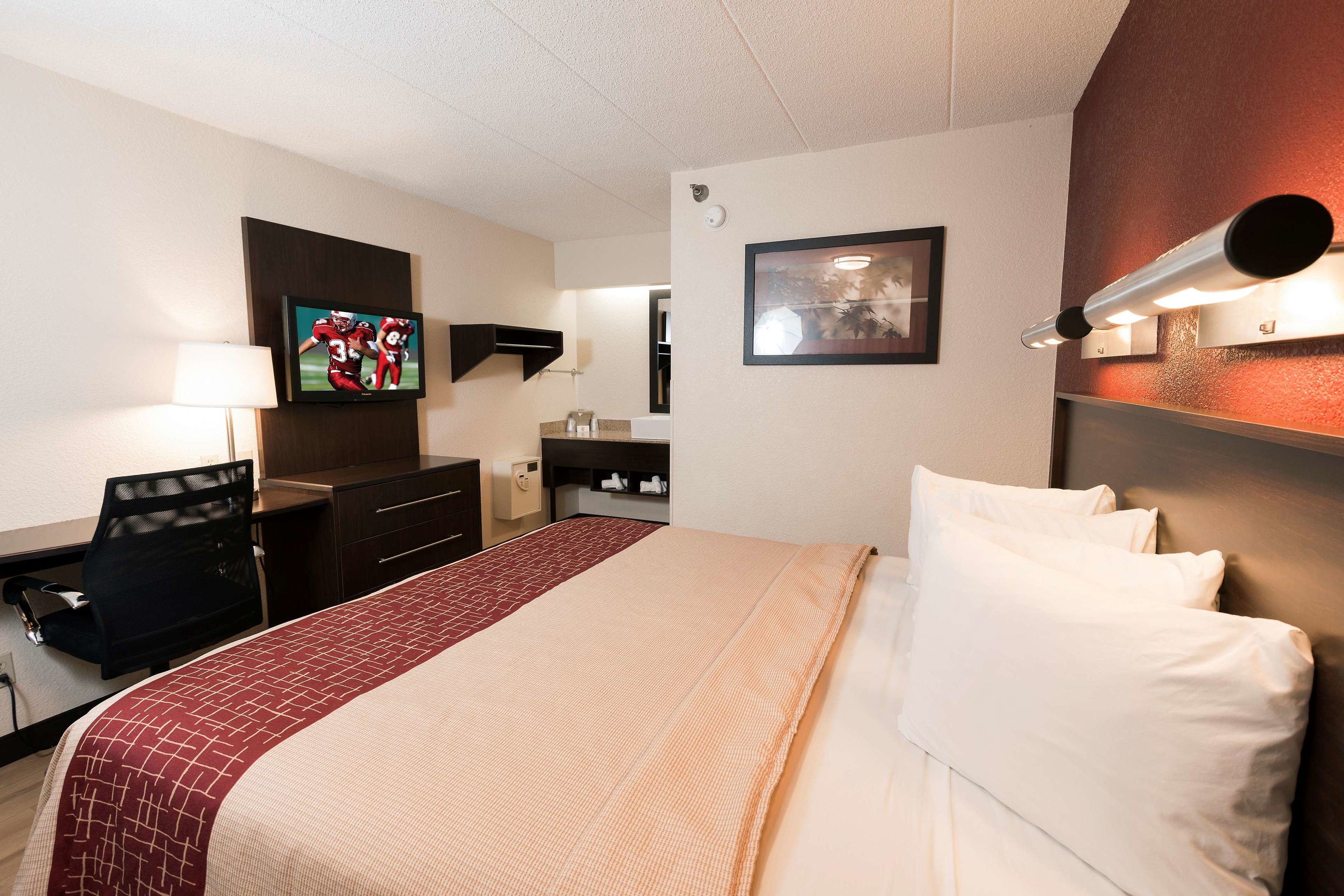 red roof inn plus chicago naperville