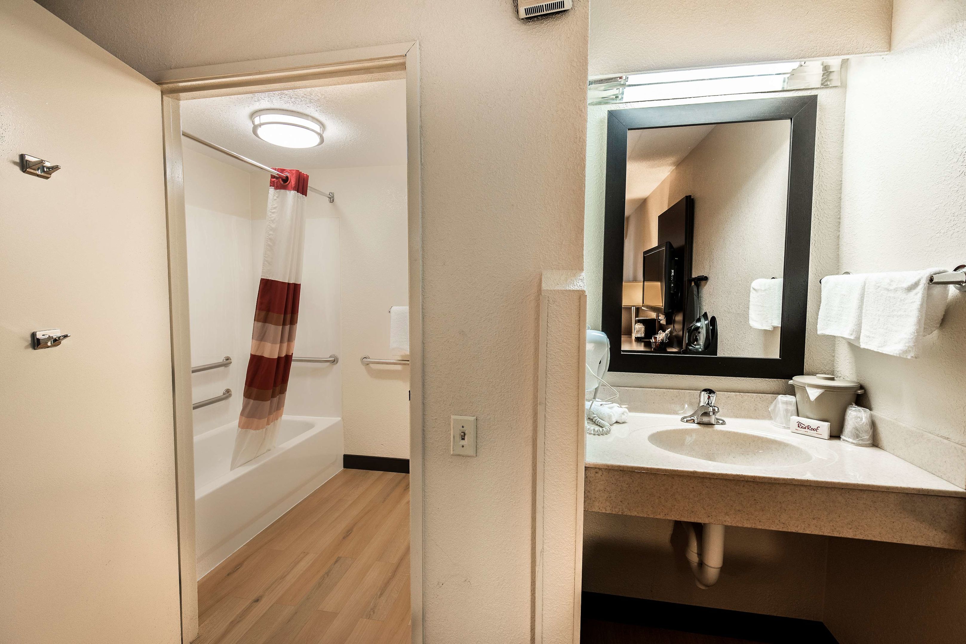 red roof inn plus chicago naperville