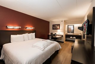 red roof inn plus chicago naperville