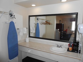 Queens Inn Anaheim,Fullerton>>Anaheim,2 star