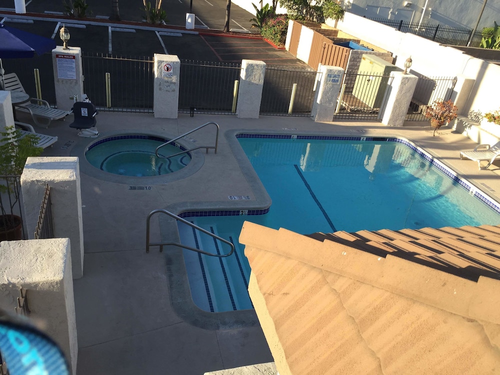 queens inn anaheim