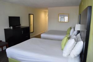 old town western inn and suites