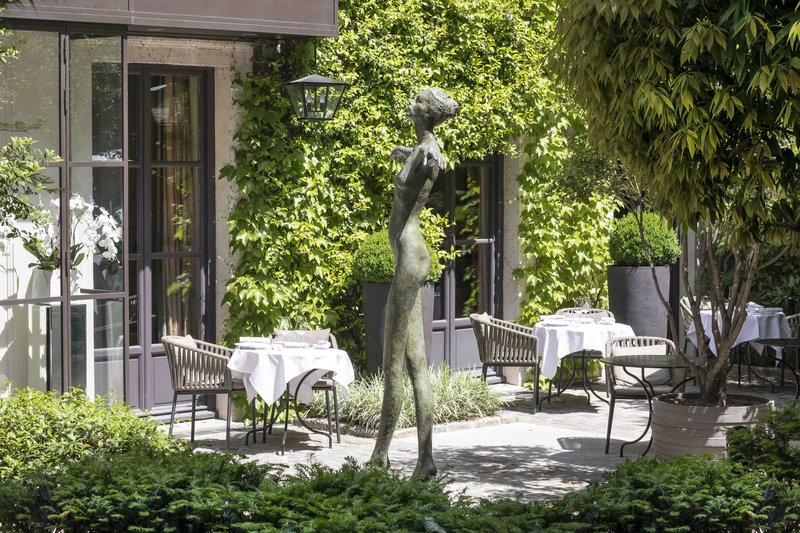 pavillon de la reine and spa place des vosges
