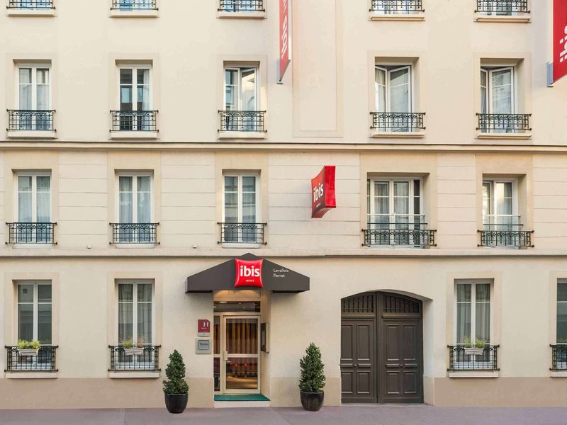 hotel ibis paris levallois perret adults only