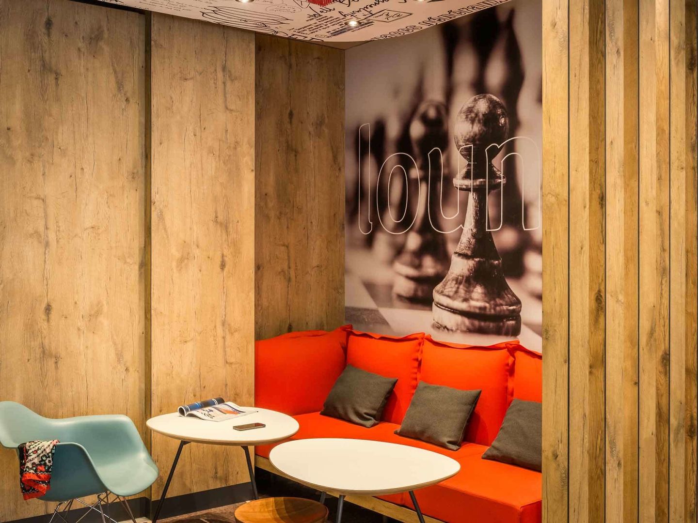 hotel ibis paris levallois perret adults only