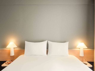 hotel ibis paris levallois perret adults only