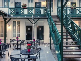 hotel ibis paris levallois perret adults only