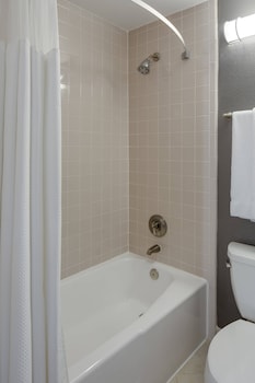 courtyard by marriott boston logan airport