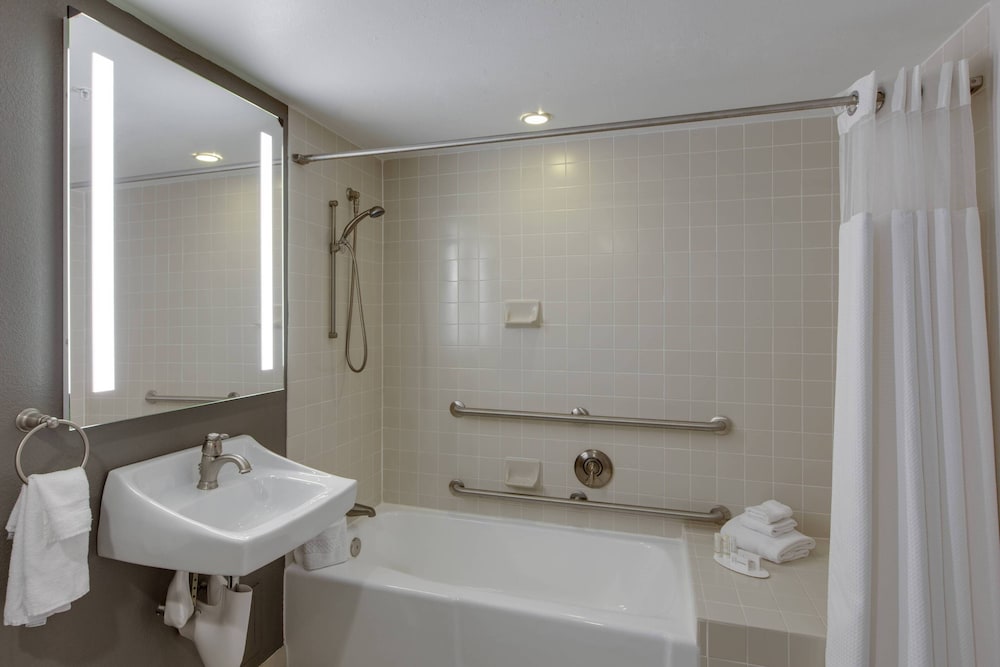 courtyard by marriott boston logan airport