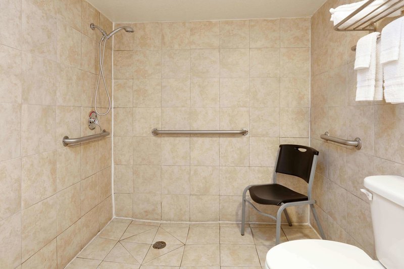 super 8 by wyndham san antonio pearl district downtown