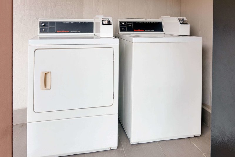 super 8 by wyndham san antonio pearl district downtown