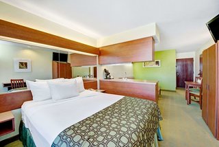 Super 8 By Wyndham San Antonio Airport North,15314 San Pedro Avenue,3 star