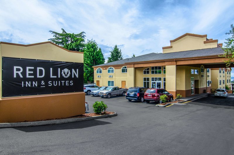 red lion inn and suites des moines