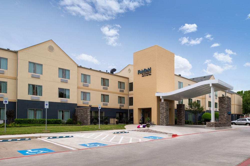 fairfield inn and suites by marriott arlington six flags