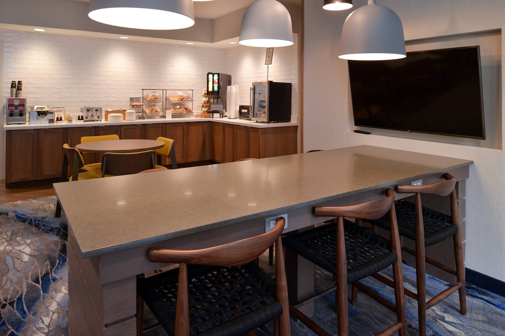 fairfield inn and suites by marriott arlington six flags