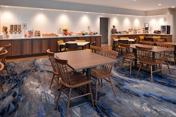 fairfield inn and suites by marriott arlington six flags