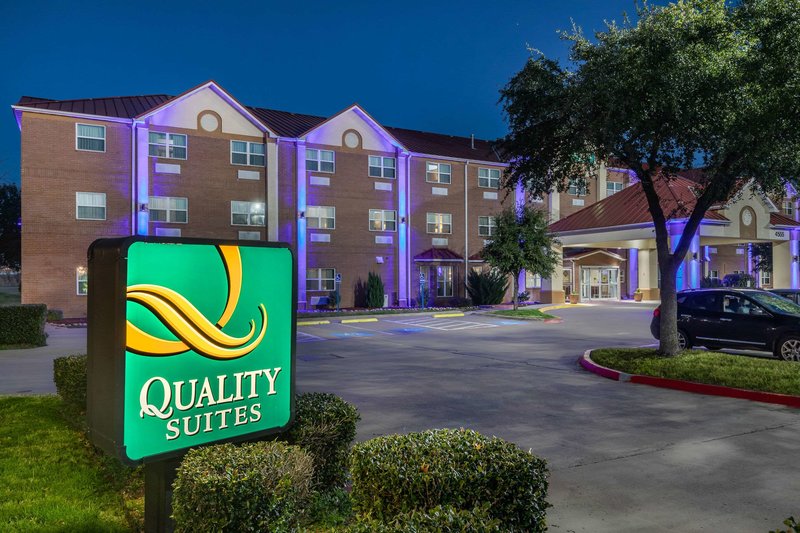 quality suites addison dallas