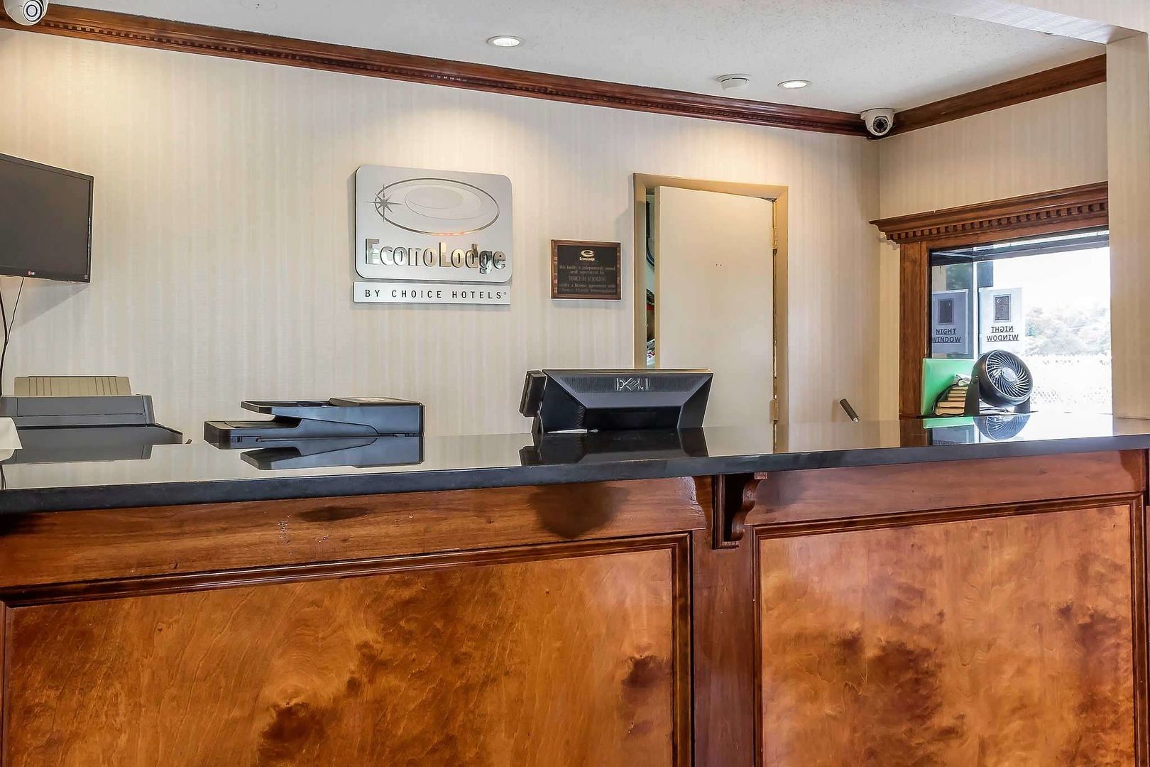 red carpet inn philadelphia airport