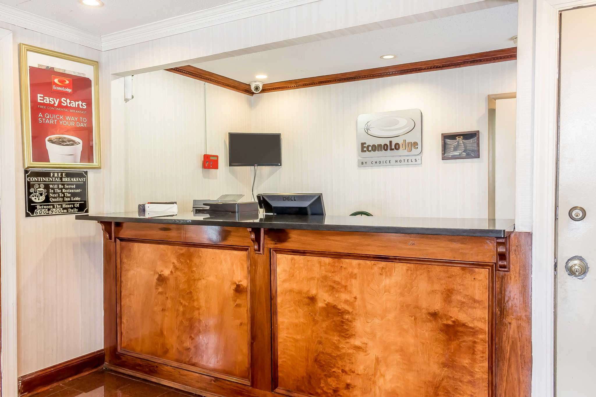 red carpet inn philadelphia airport