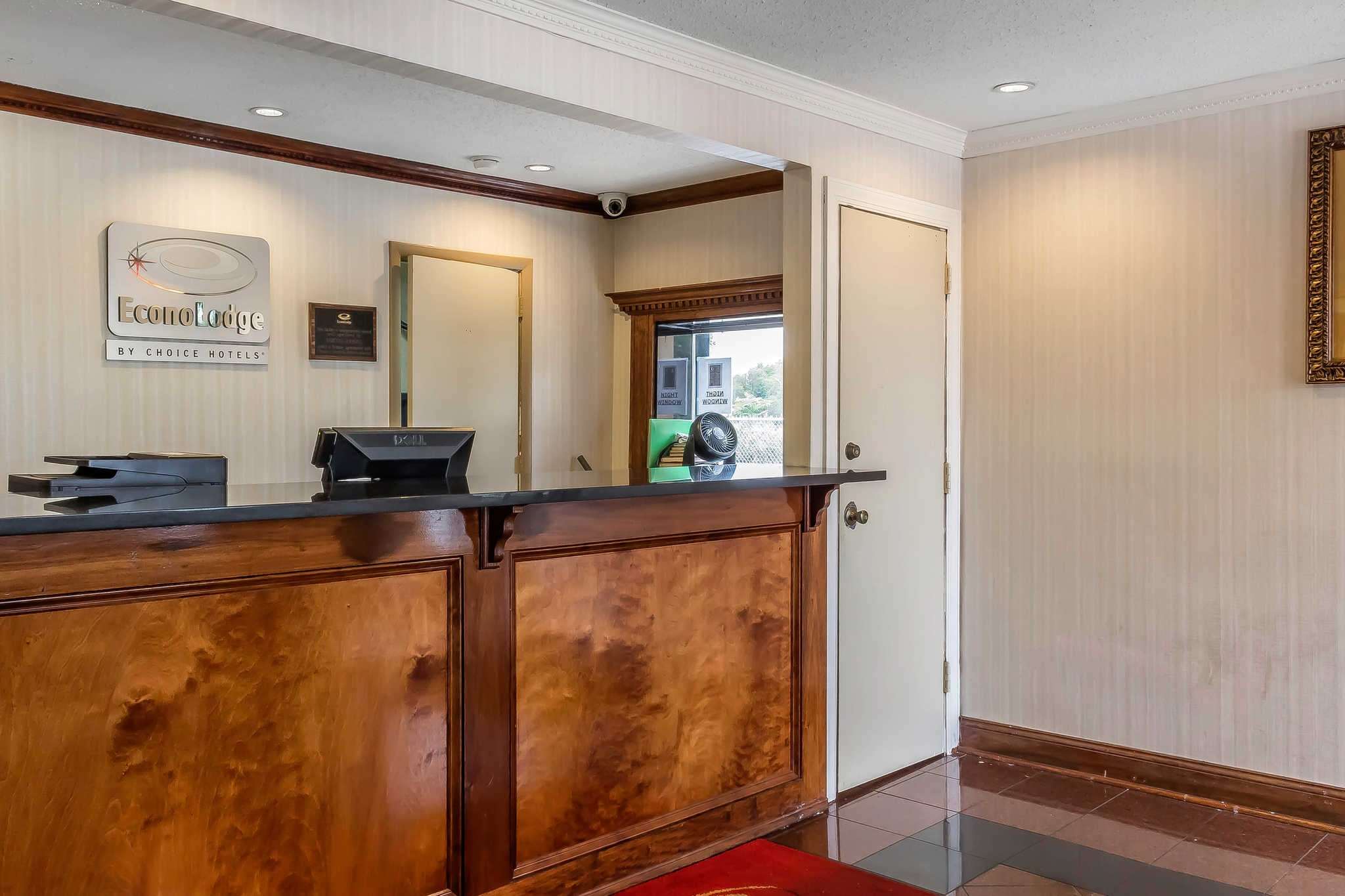 red carpet inn philadelphia airport