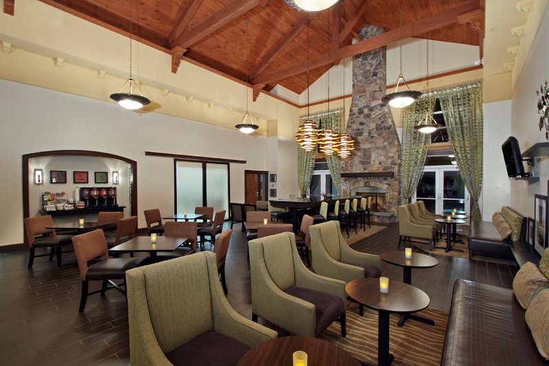 hampton inn and suites newtown