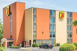 super 8 by wyndham myrtle beach market common area