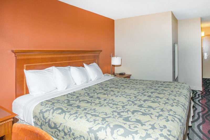 super 8 by wyndham myrtle beach market common area