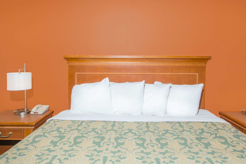 super 8 by wyndham myrtle beach market common area