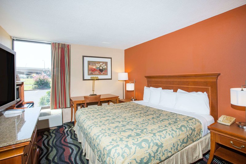 super 8 by wyndham myrtle beach market common area