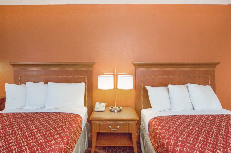 super 8 by wyndham myrtle beach market common area