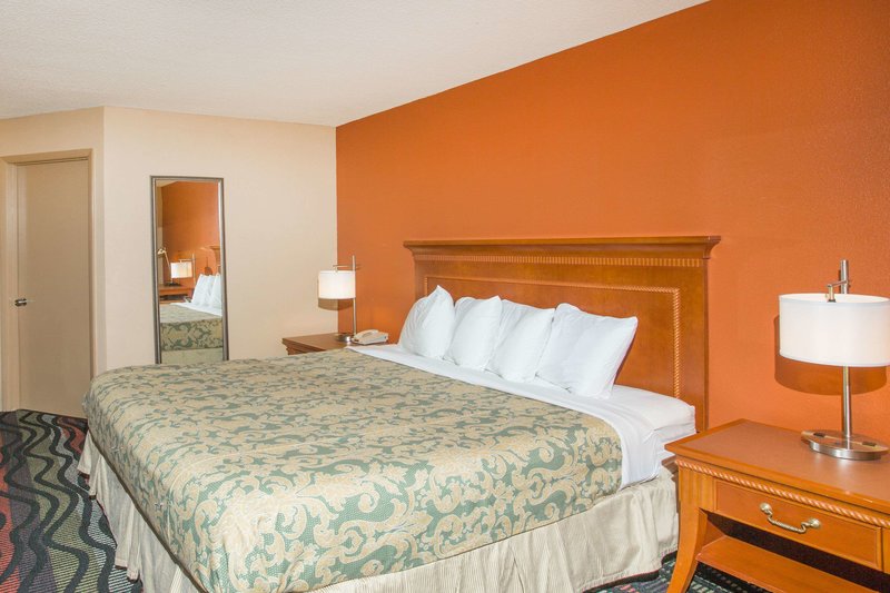 super 8 by wyndham myrtle beach market common area