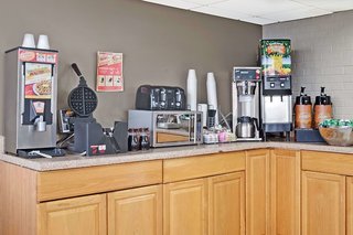 super 8 by wyndham nashville dntn opryland area