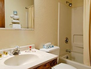 Super 8 By Wyndham Nashville/ Dntn/ Opryland Area,Nashville>>Madison,2 star
