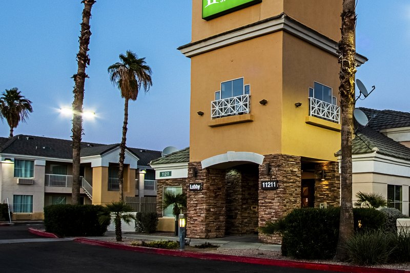 hometowne studios by red roof phoenix black canyon highway