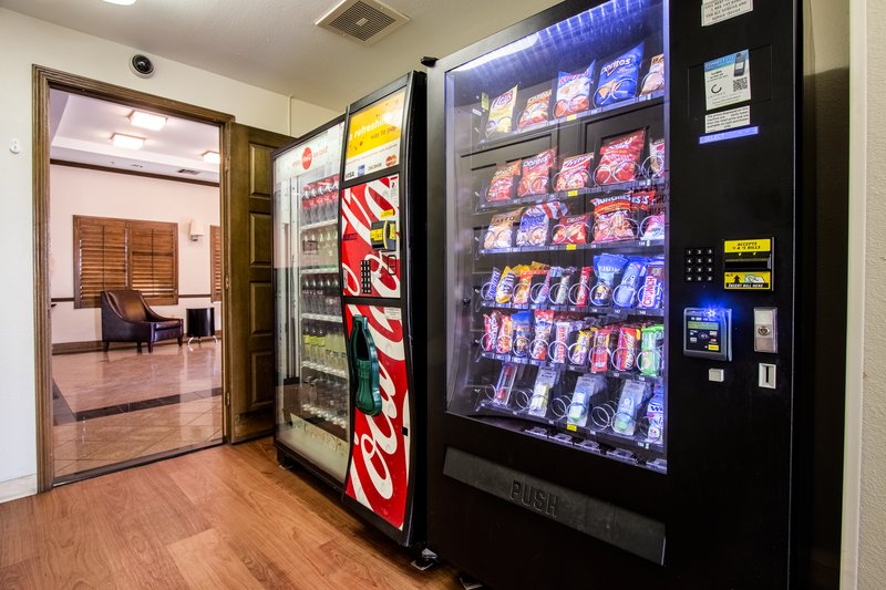 hometowne studios by red roof phoenix black canyon highway