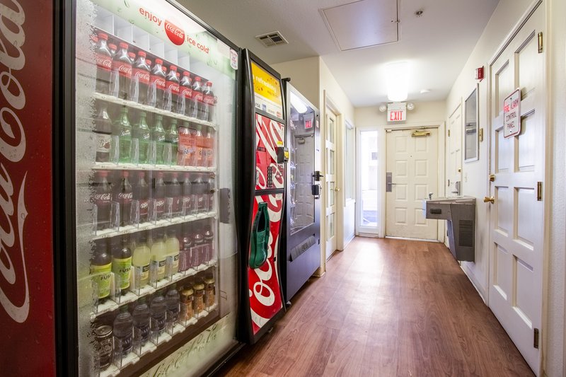 hometowne studios by red roof phoenix black canyon highway