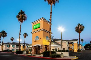 hometowne studios by red roof phoenix black canyon highway