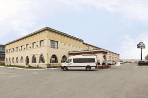 days inn and conference centre by wyndham montreal airport