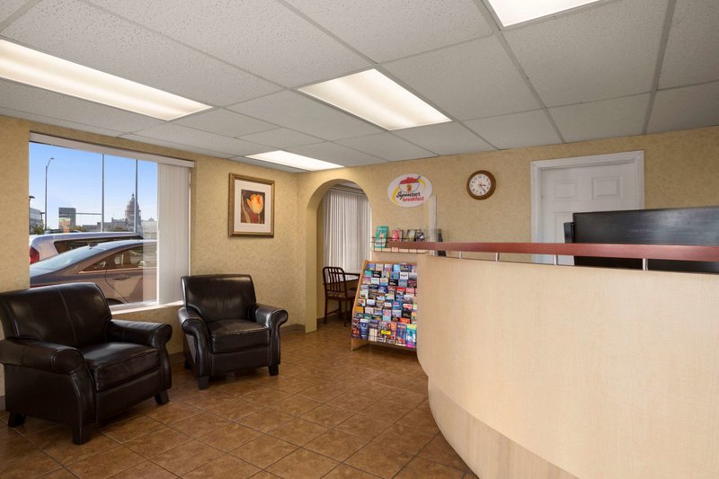 super 8 by wyndham austin downtown capitol area