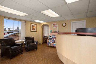 super 8 by wyndham austin downtown capitol area