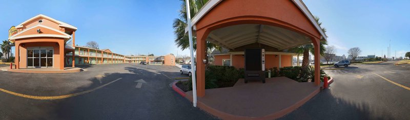 super 8 by wyndham austin downtown capitol area