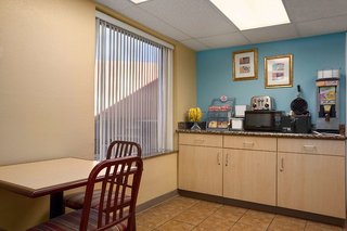 super 8 by wyndham austin downtown capitol area