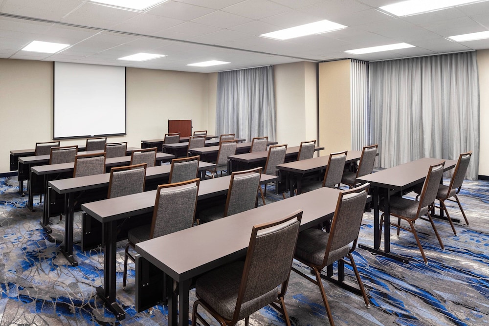 fairfield inn and suites by marriott denver airport