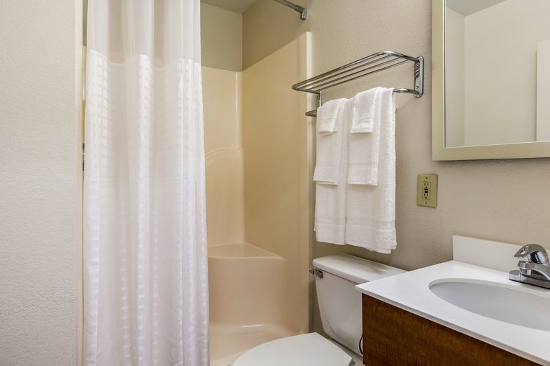 hometowne studios by red roof houston northwest