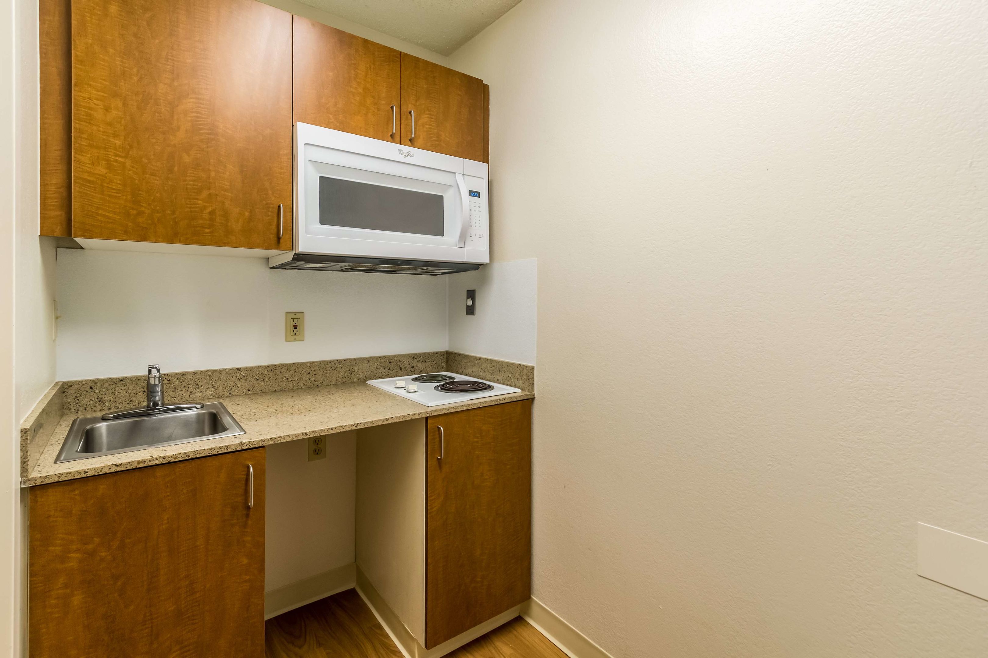 hometowne studios by red roof houston northwest