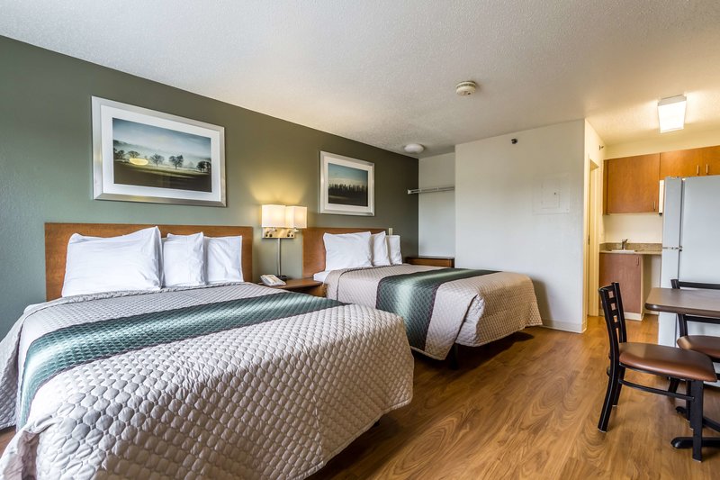 hometowne studios by red roof houston northwest