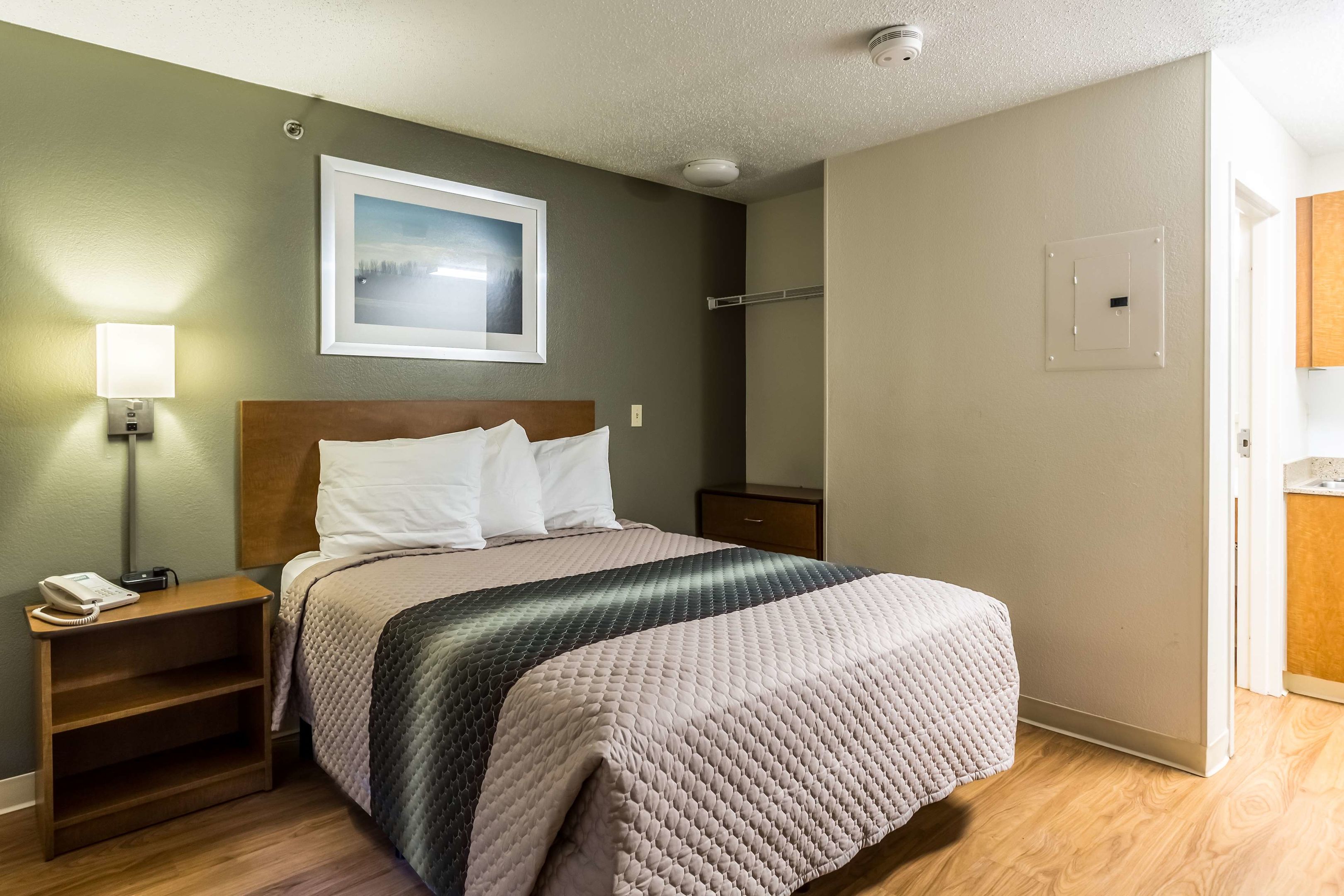 hometowne studios by red roof houston northwest