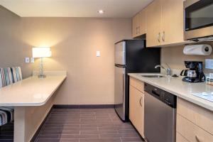 Hampton Inn And Suites By Hilton, Downtown Vancouver,British Columbia>>Downtown Vancouver,4 star