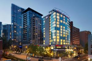Hampton Inn And Suites By Hilton, Downtown Vancouver,British Columbia>>Downtown Vancouver,4 star